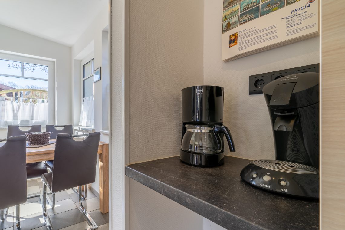 Ferienwohnung Norderney Backbord Wohnzimmer Kueche Kaffee